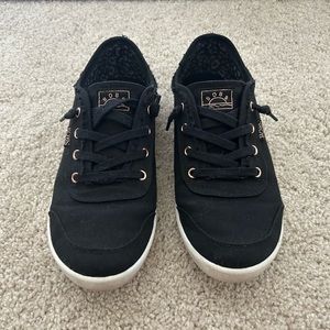 Bob’s black slip-on shoe, 8.5”